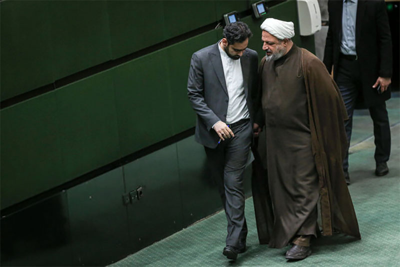 ثابتی: روحانی رکوردهای منفورترین سیاستمدار ایران را جابجا کرده ولی همچنان زبانش دراز است/ رسایی: به دلیل بیان موضوع سرقت علمی آقای روحانی سه ساعت در دادگاه ویژه روحانیت محاکمه شدم